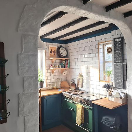 Old Road Cottage Pet Friendly Outdoors Beaches نيث المظهر الخارجي الصورة