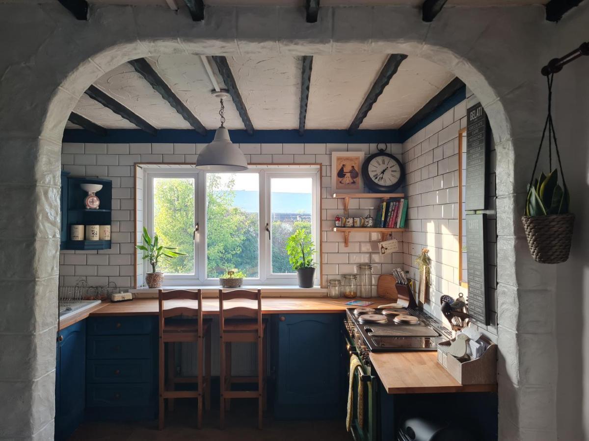 Old Road Cottage Pet Friendly Outdoors Beaches نيث المظهر الخارجي الصورة
