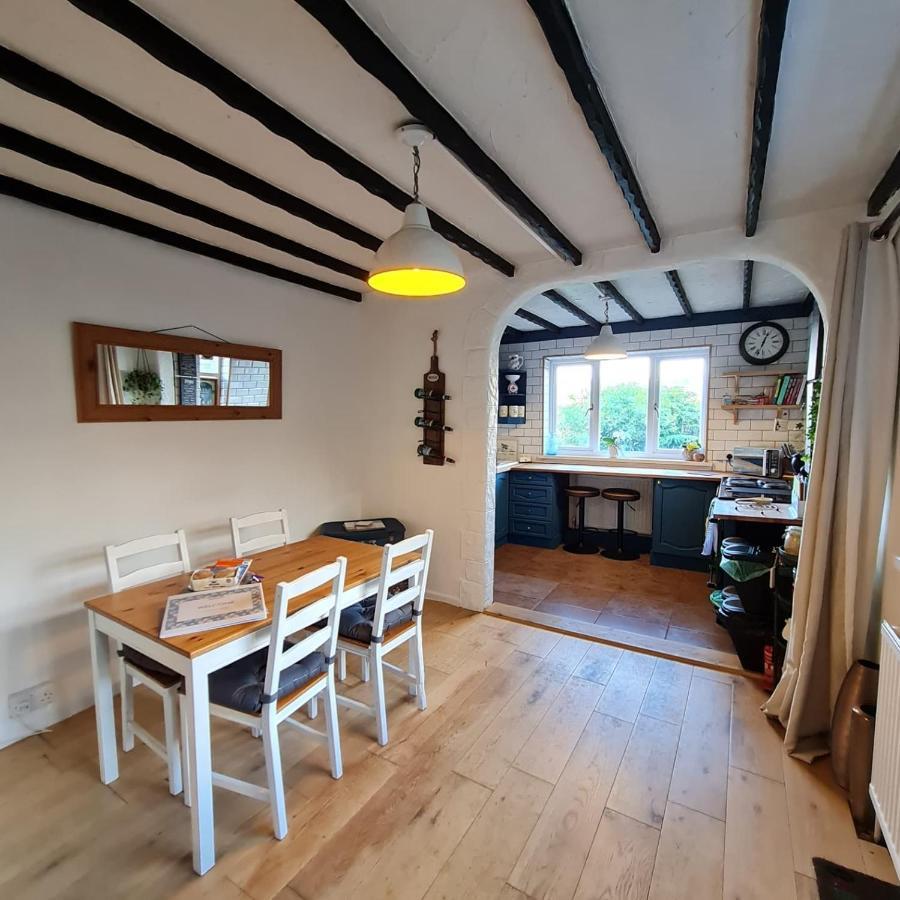 Old Road Cottage Pet Friendly Outdoors Beaches نيث المظهر الخارجي الصورة